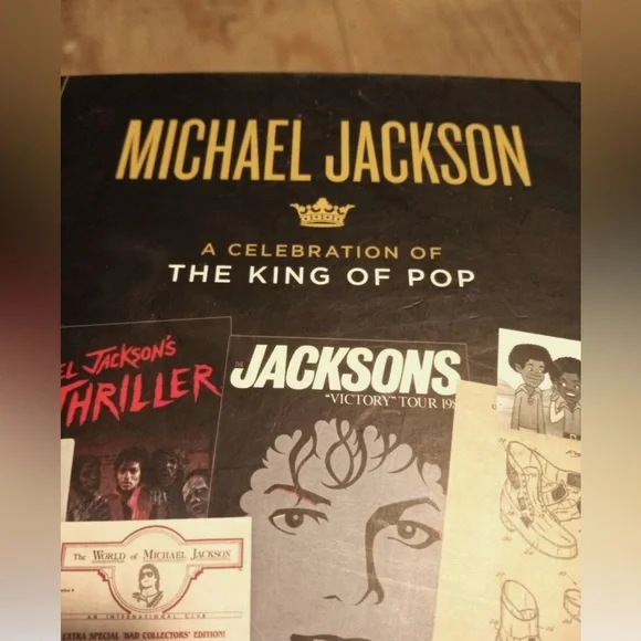 Michael Jackson, King of Pop treasures book Memorabilia
